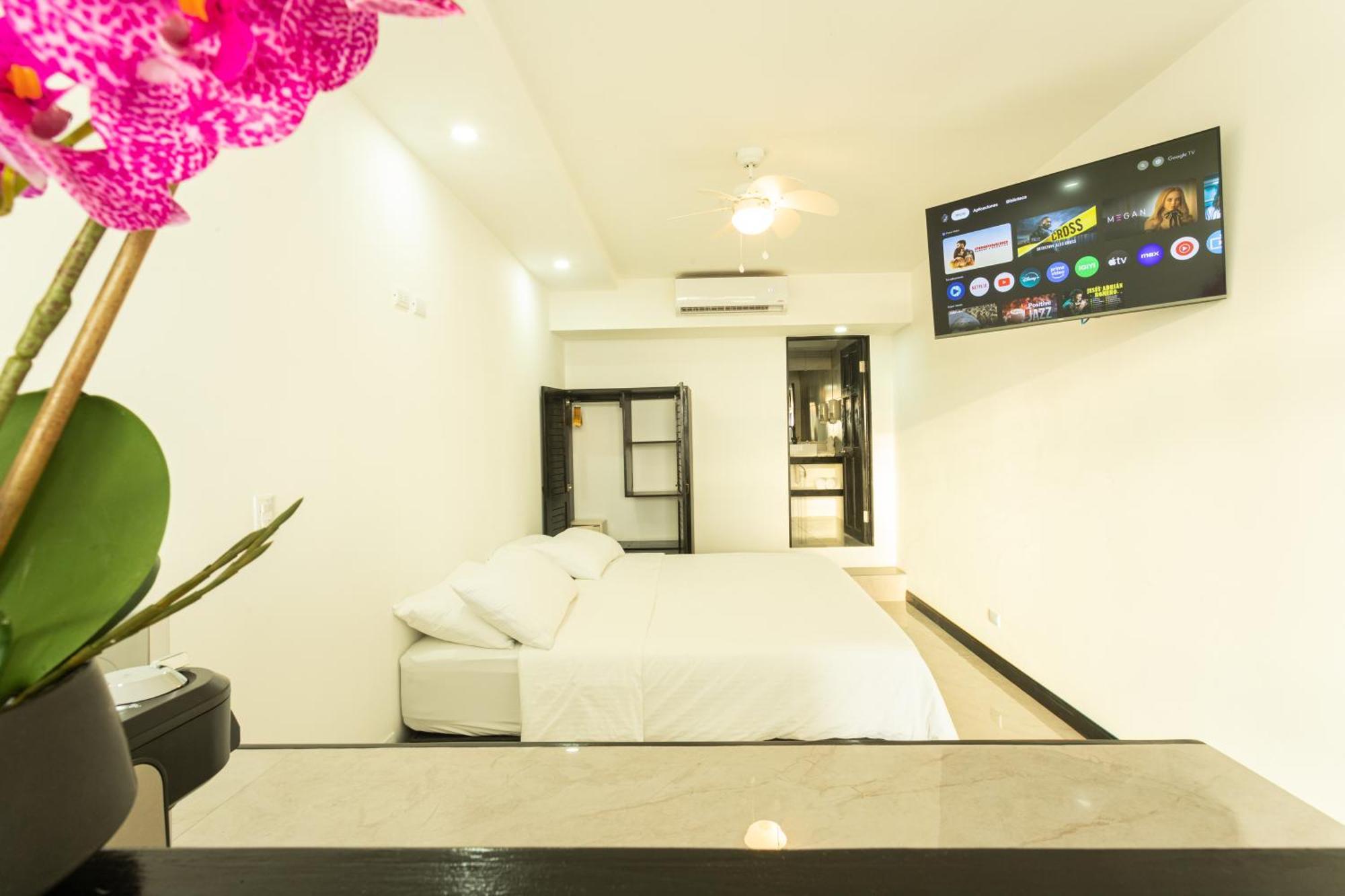 El Faro Containers Hotel Manuel Antonio