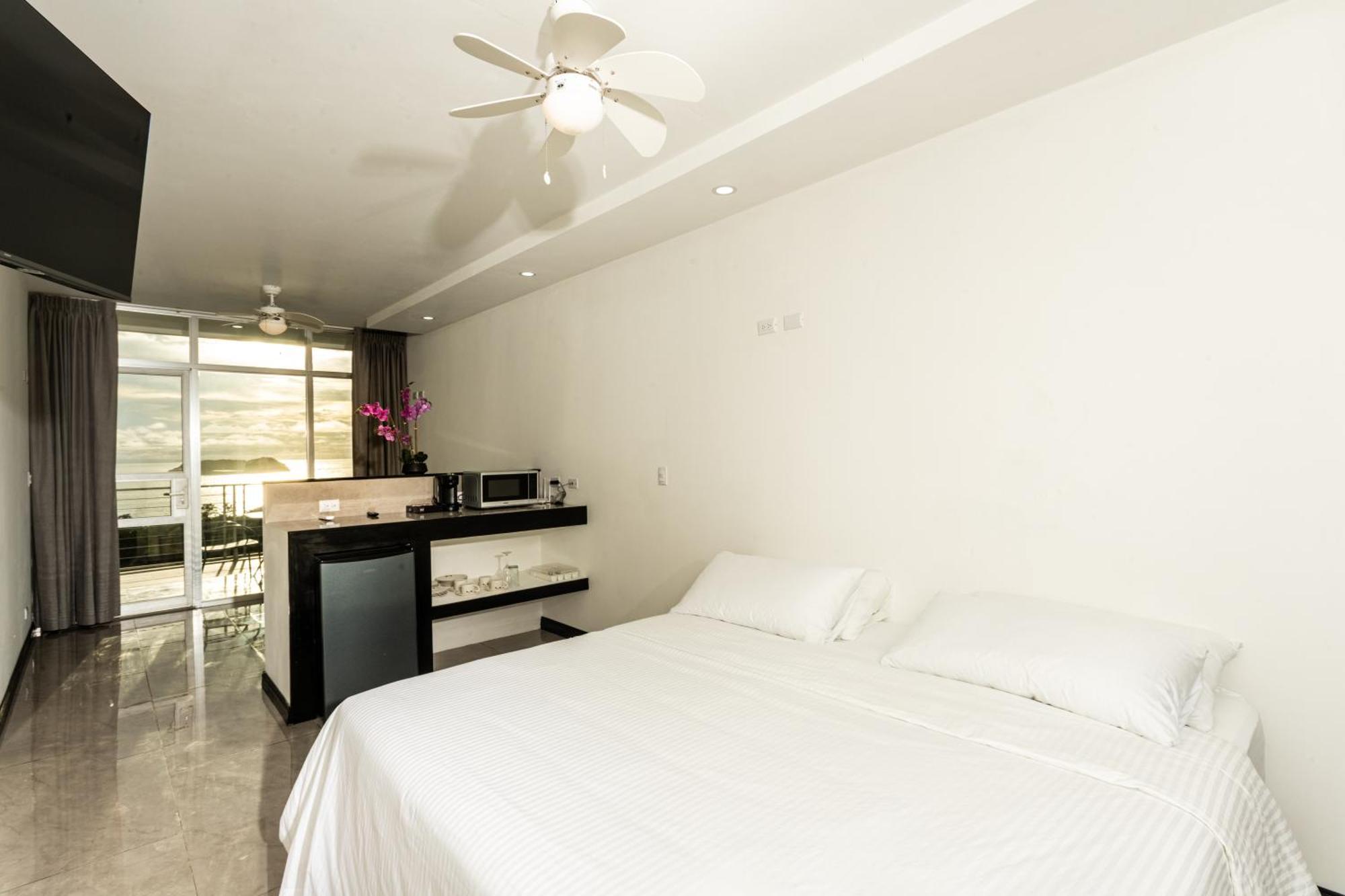 El Faro Containers Hotel